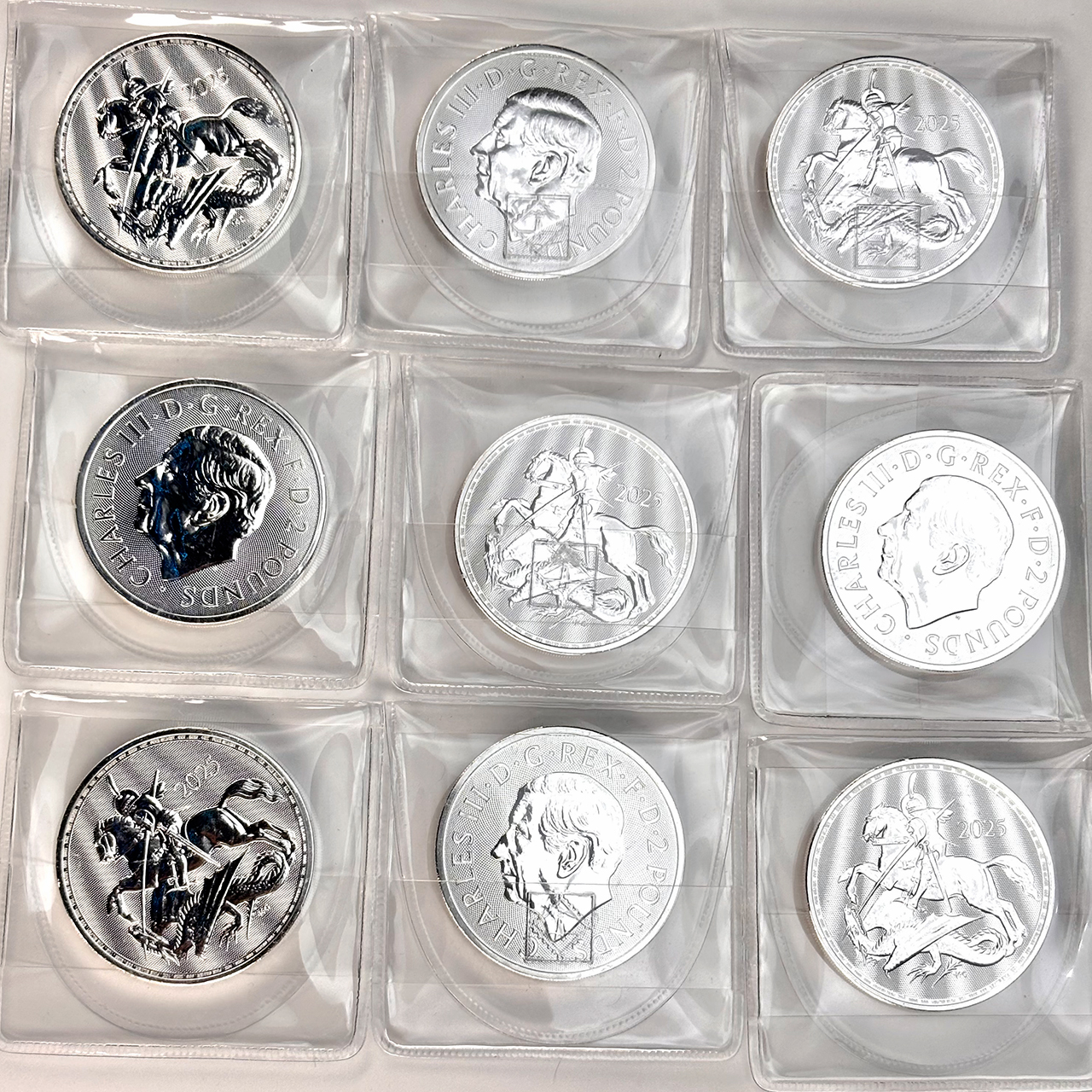 Серебряная монета 2£ Святой Георгий и Дракон 1oz 2025 года