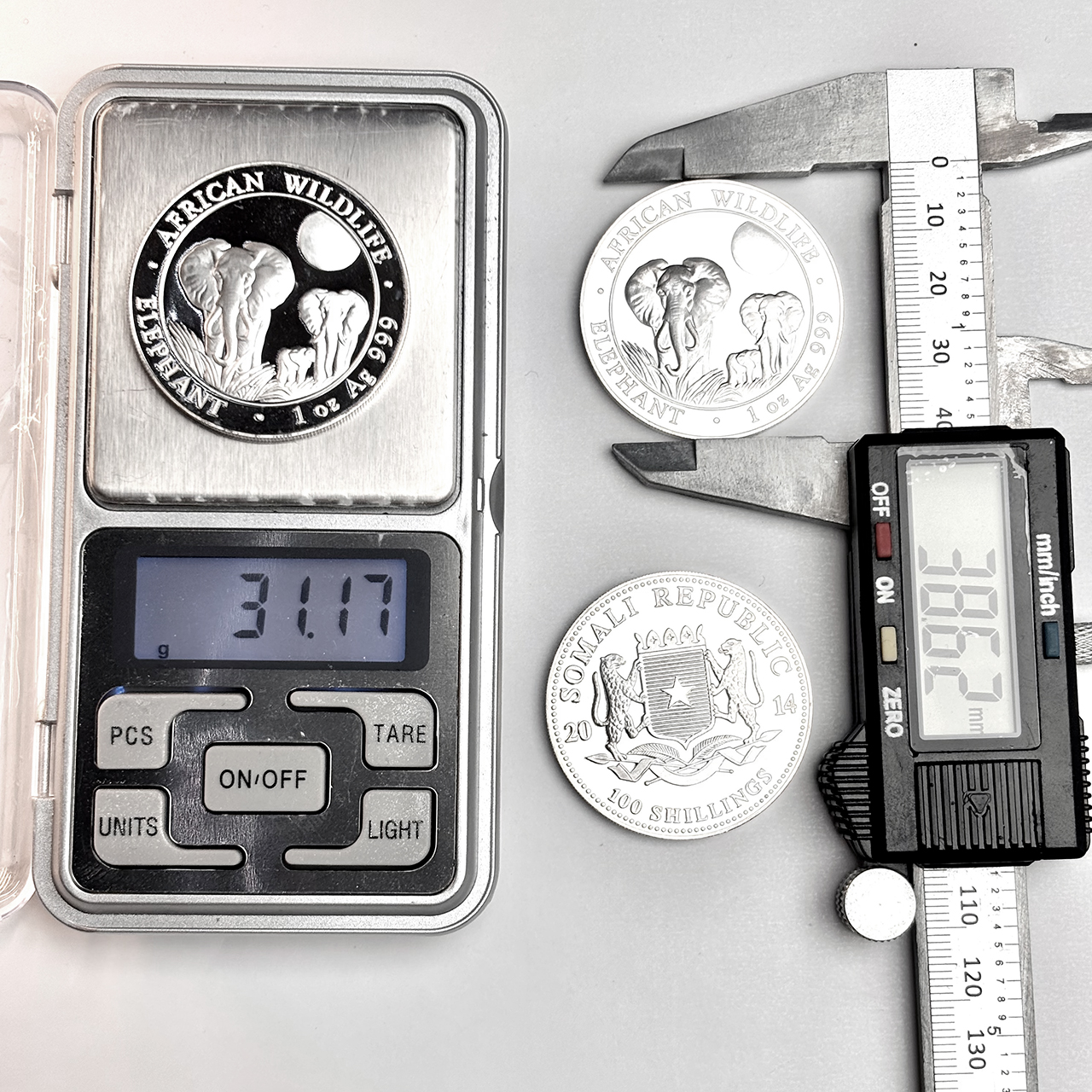 Серебряная монета 100 шиллингов Африканский слон 1oz 2014 Сомали