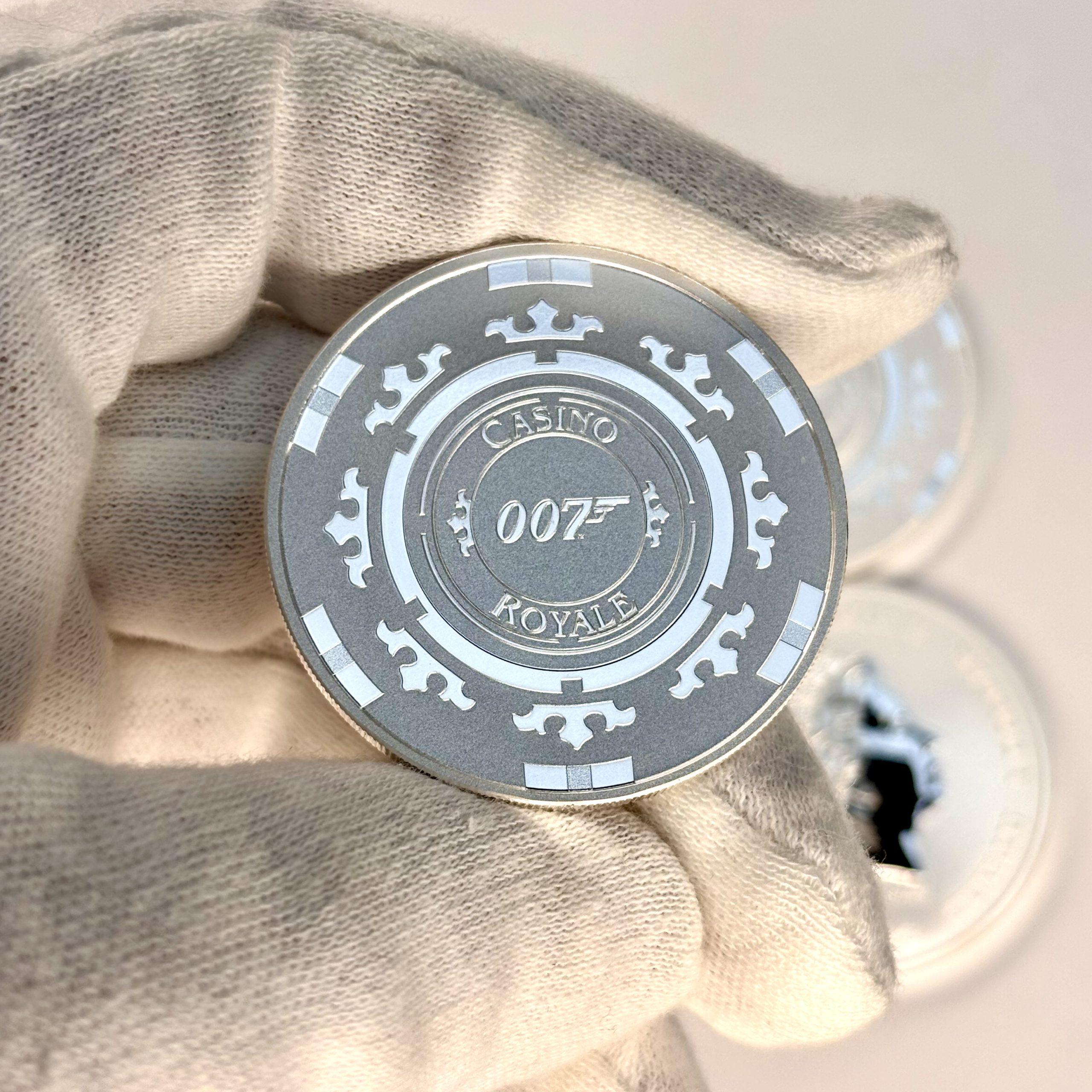 Серебряная монета 1$ Агент 007 «Казино Рояль» 1oz 2023 Тувалу