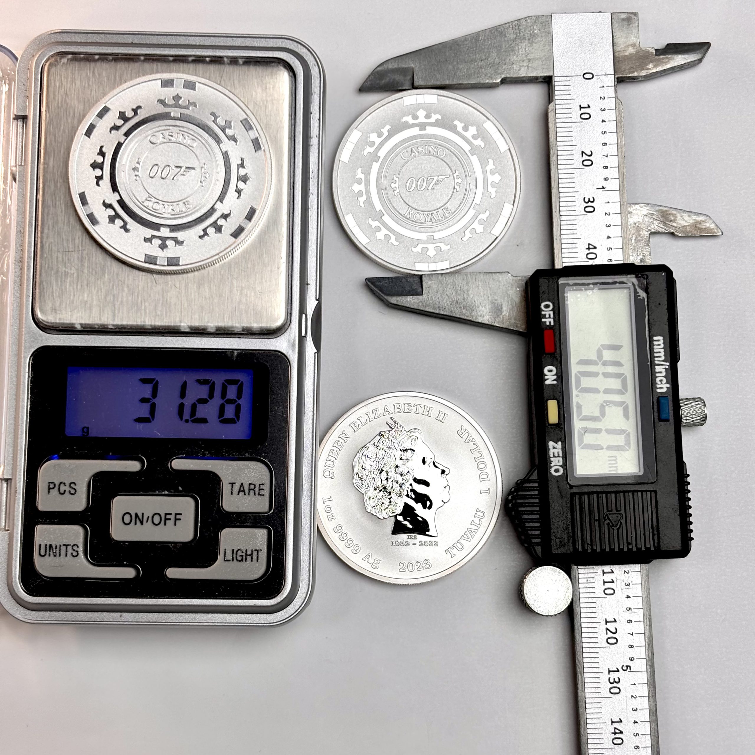 Серебряная монета 1$ Агент 007 «Казино Рояль» 1oz 2023 Тувалу