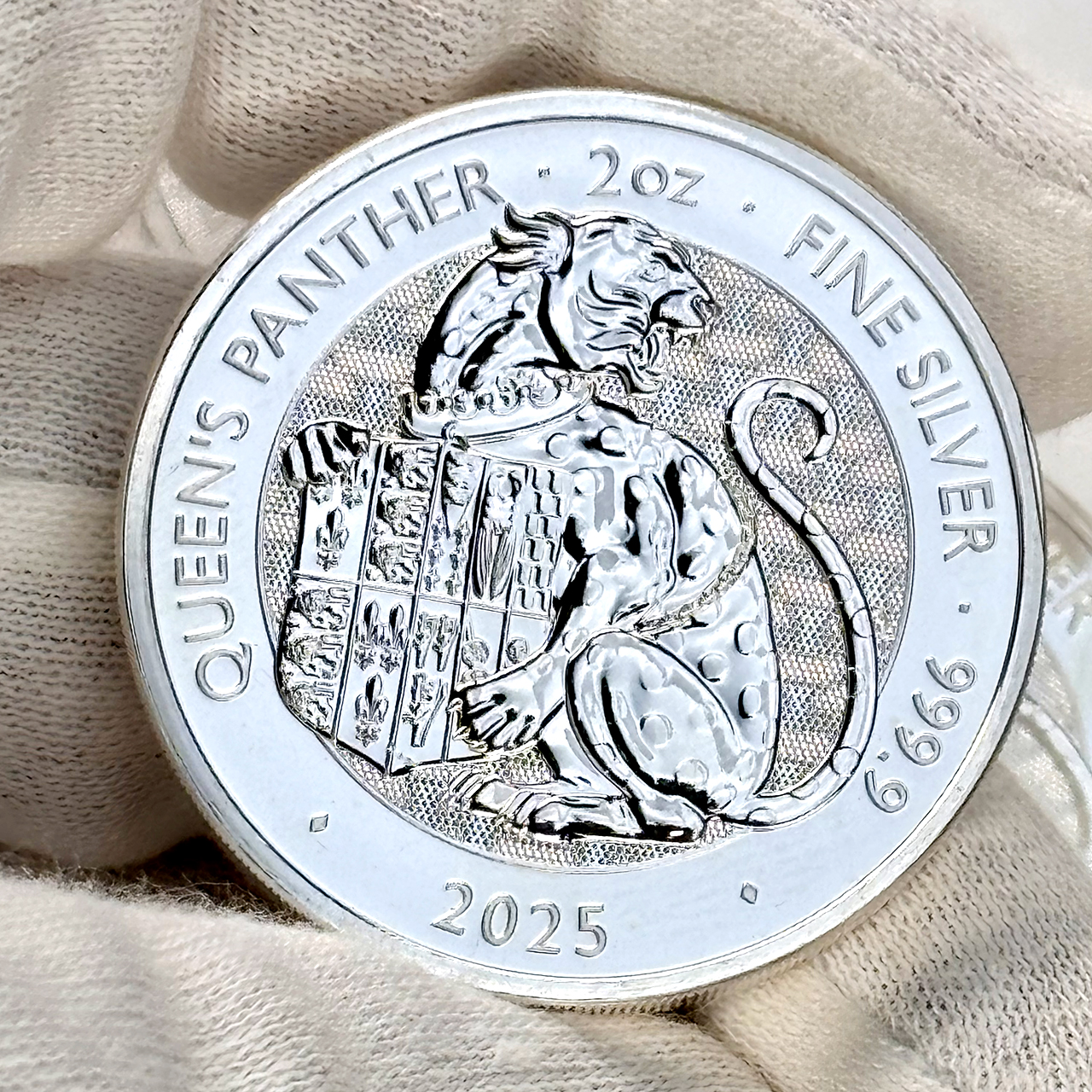 Серебряная монета 5£ Queen’s Panther 2oz 2025 Великобритания
