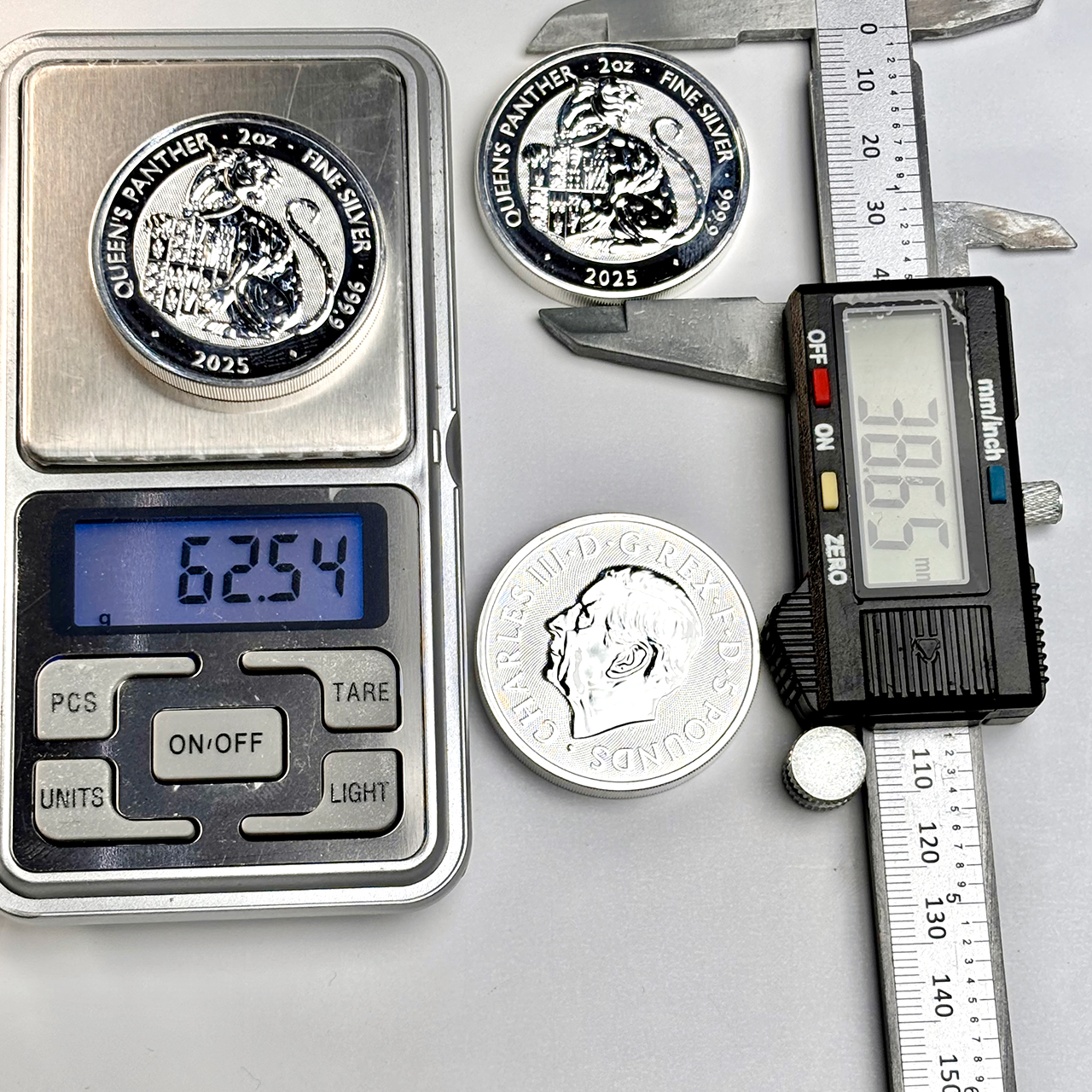 Серебряная монета 5£ Queen’s Panther 2oz 2025 Великобритания