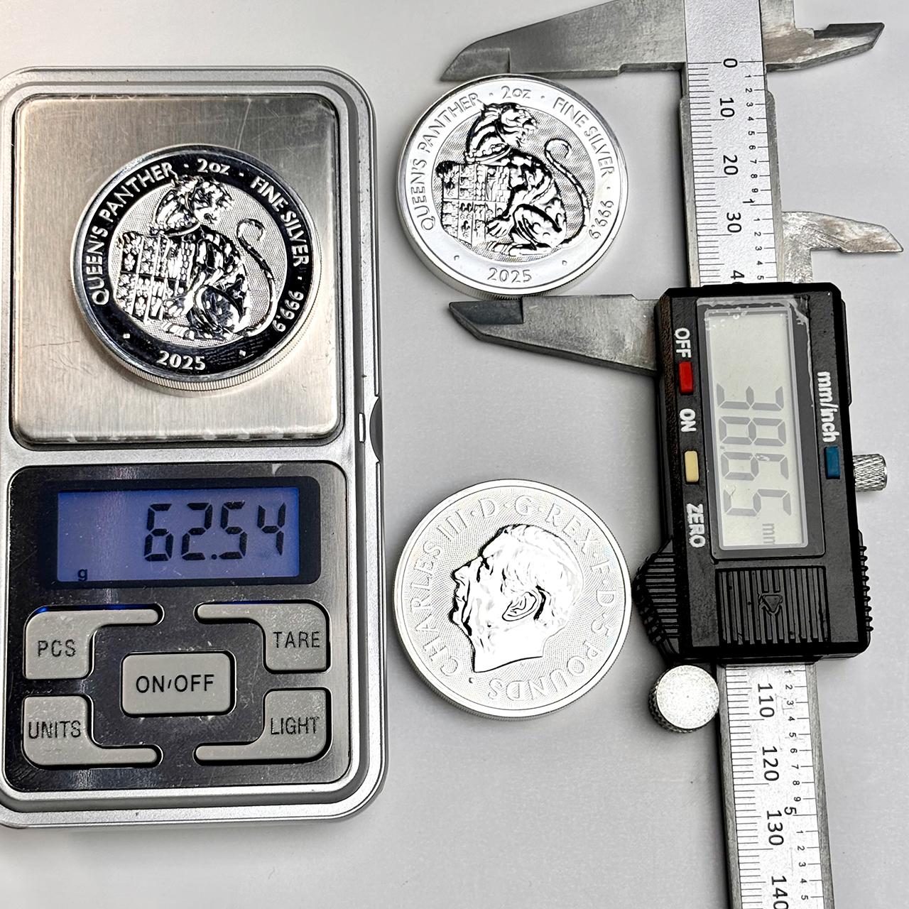 Серебряная монета 5£ Queen’s Panther 2oz 2025 Великобритания